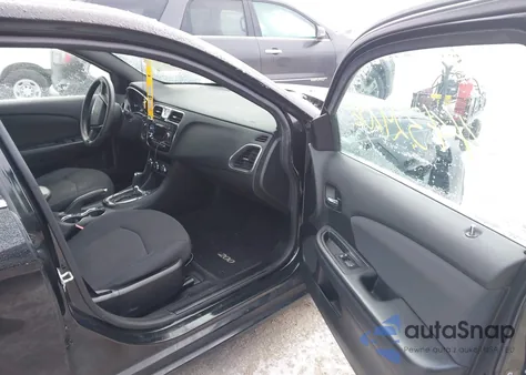 2012 Chrysler 200 Lx z USA, uszkodzony, nr VIN 1C3CCBAB9CN296115